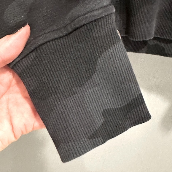 Lululemon scuba hoodie sz 4 only worn a few times - Picture 4 of 5